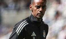 九游APP-伊萨克一周没和埃迪-豪说话,和大多数队友也没交流