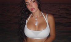 九游APP-太阳报:乔治娜拍摄海边性感写真,引发粉丝疯狂留言点赞